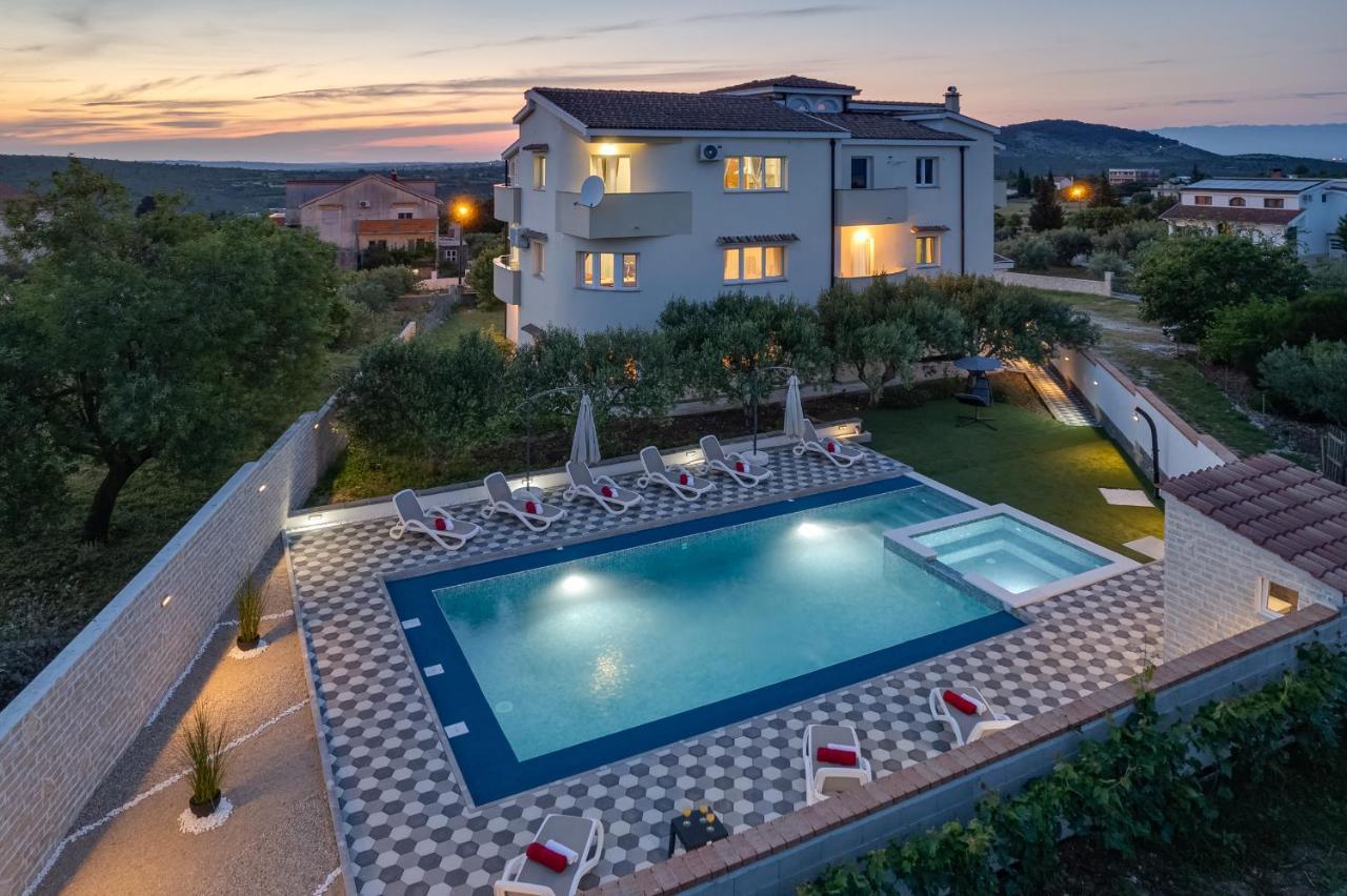 Apartment Miruna S Bazenom Donje Rastane Exteriér fotografie