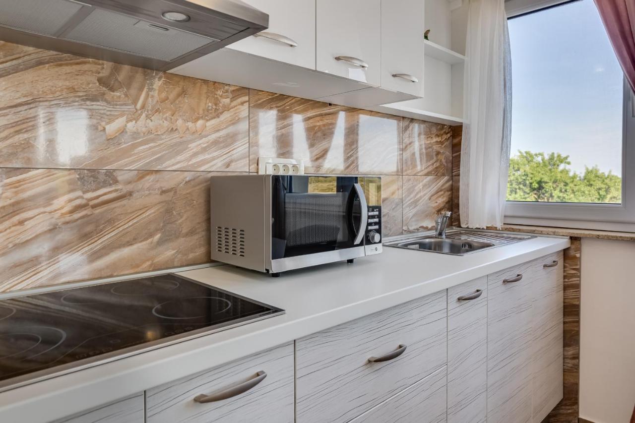 Apartment Miruna S Bazenom Donje Rastane Exteriér fotografie