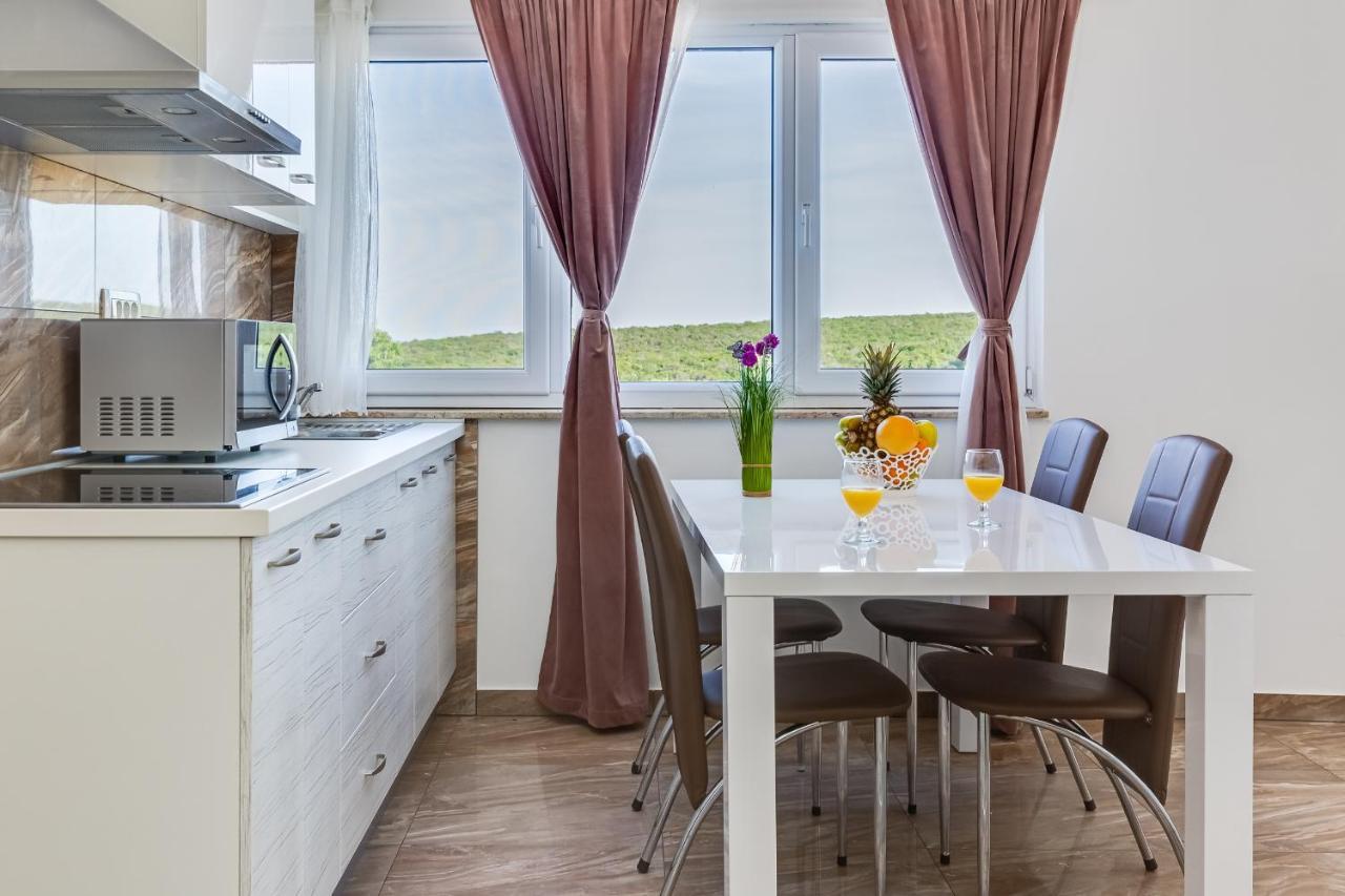 Apartment Miruna S Bazenom Donje Rastane Exteriér fotografie