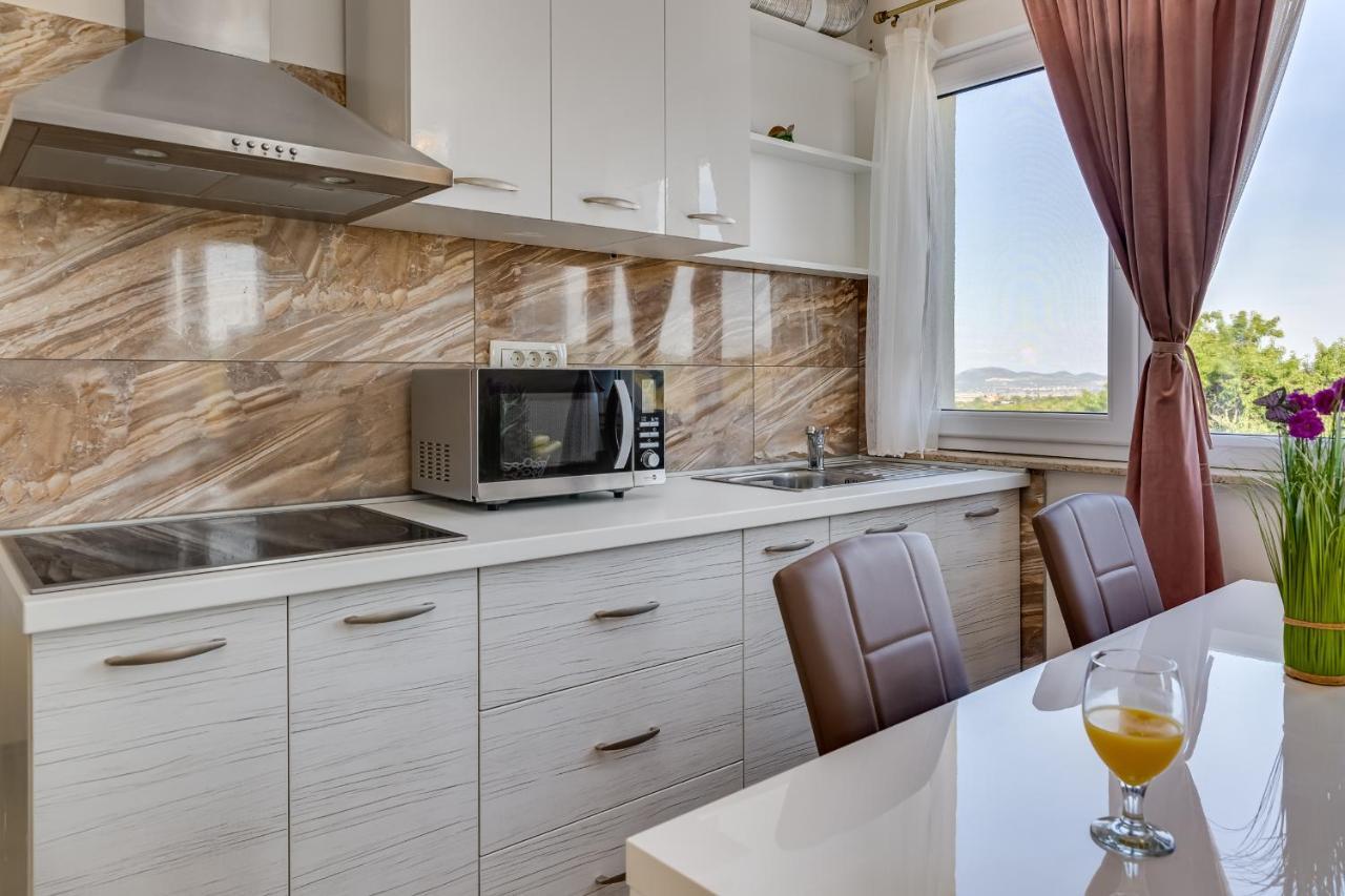Apartment Miruna S Bazenom Donje Rastane Exteriér fotografie