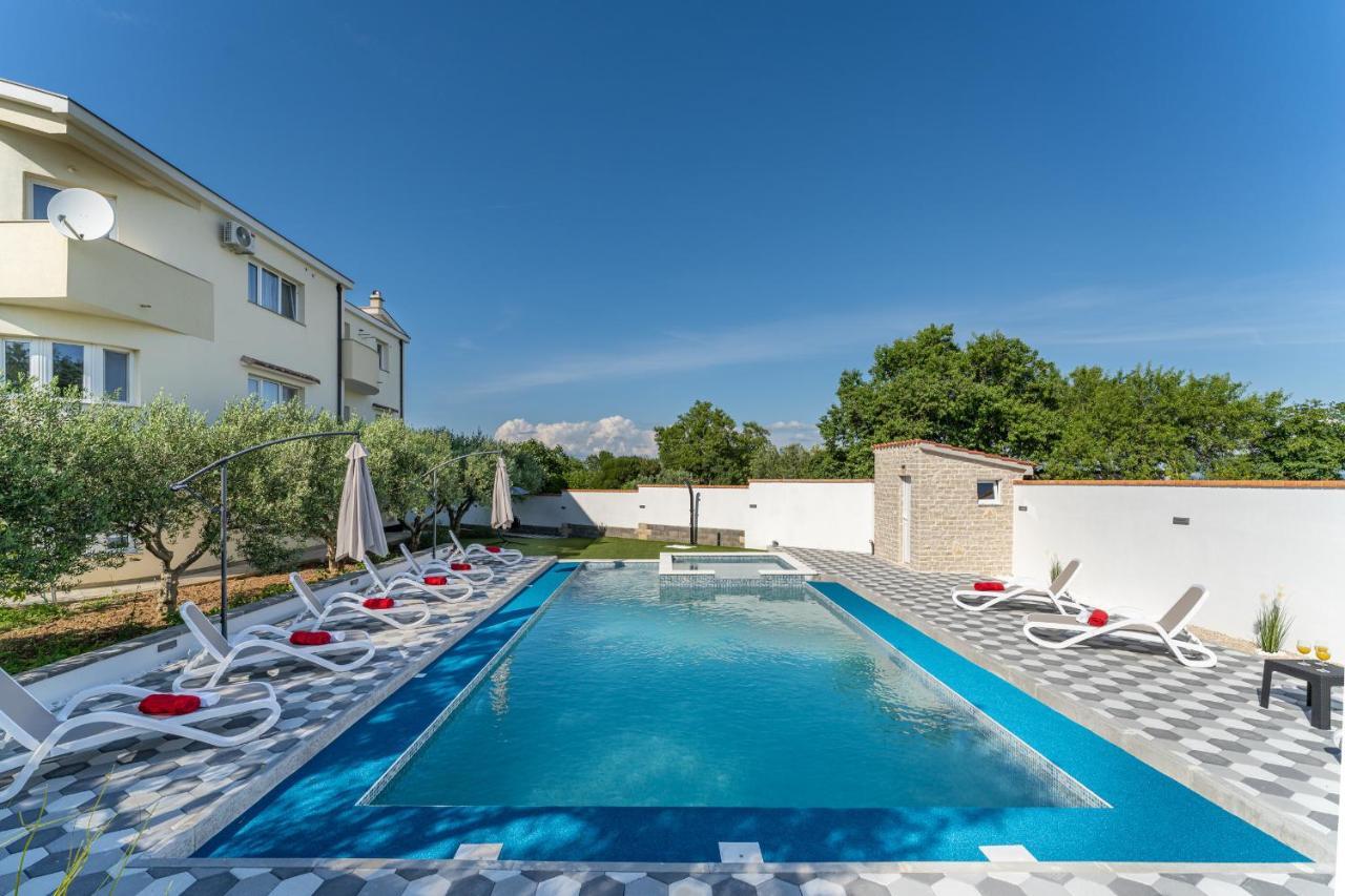 Apartment Miruna S Bazenom Donje Rastane Exteriér fotografie