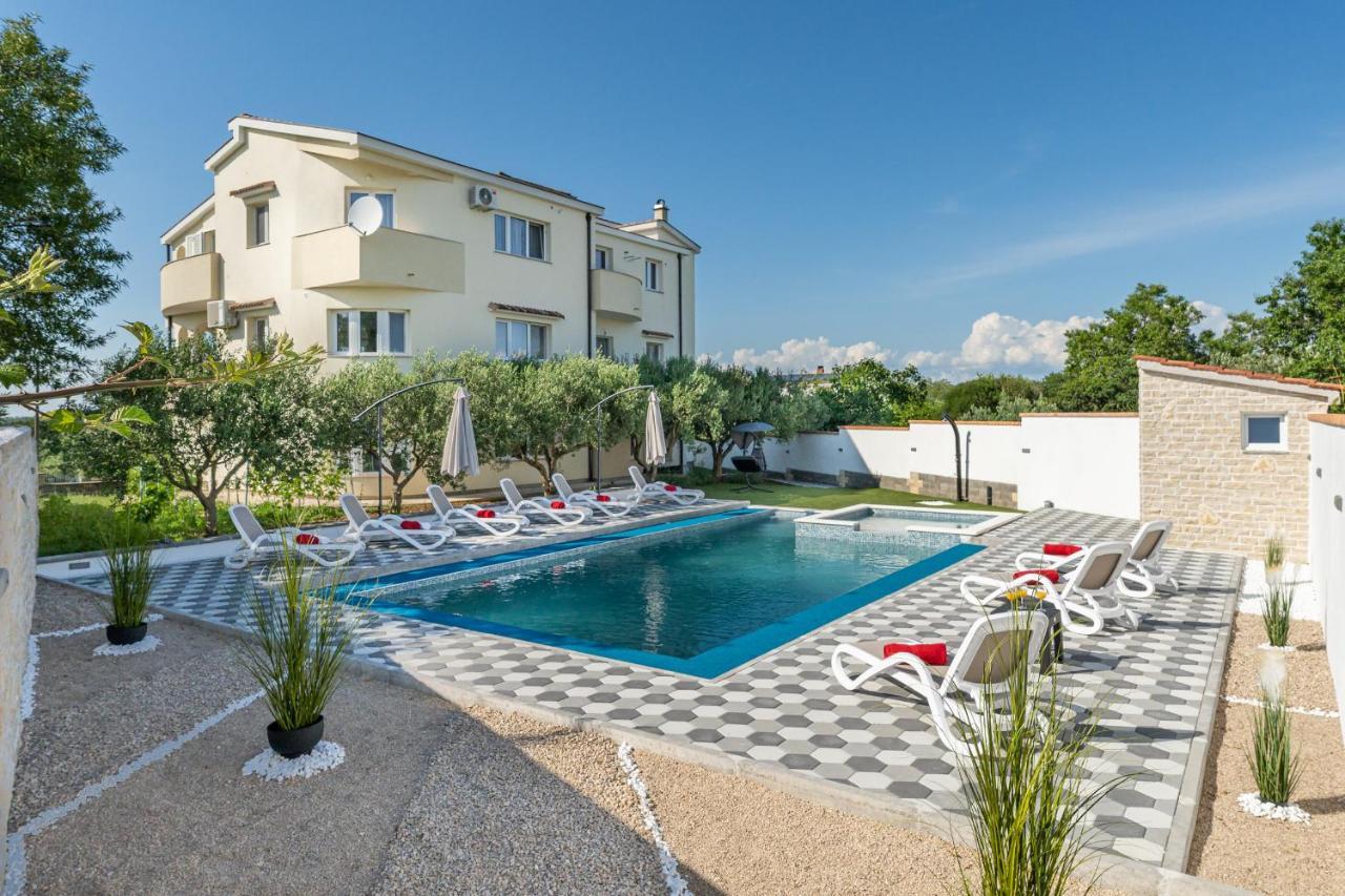 Apartment Miruna S Bazenom Donje Rastane Exteriér fotografie